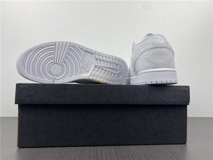 Jordan1 Triple White Tumbled Leather 553558-130