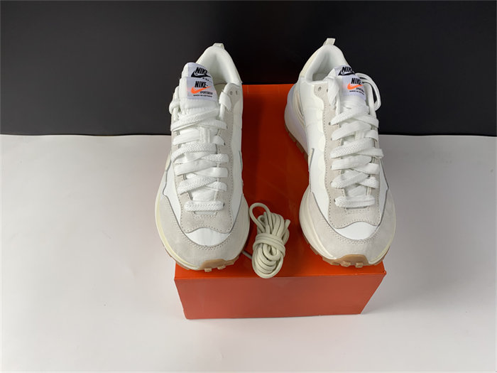 Nike Vaporwaffle sacai Sail Gum DD1875-100