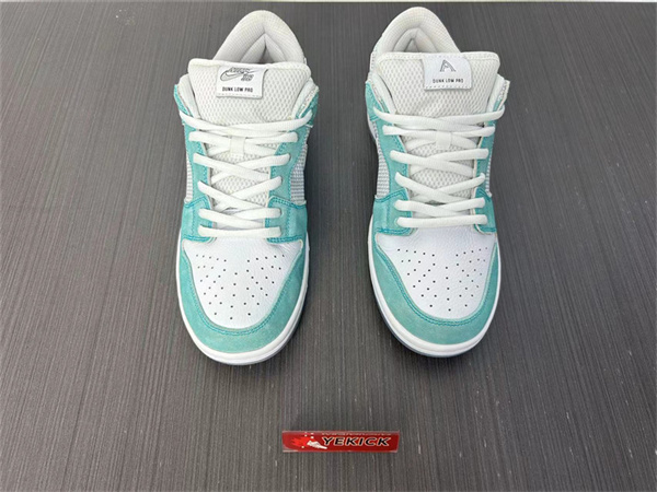 Nike SB Dunk Low FD2562-400