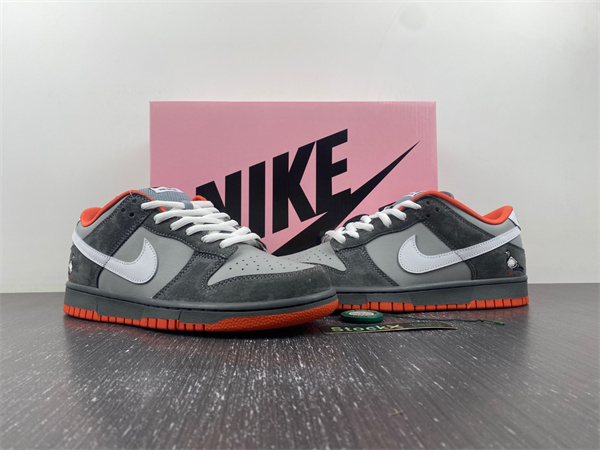 Nike SB Dunk Low Staple NYC Pigeon