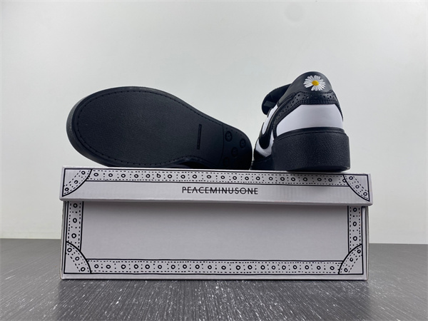 PEACEMINUSONE x Nike Kwondo 1 “Panda”
