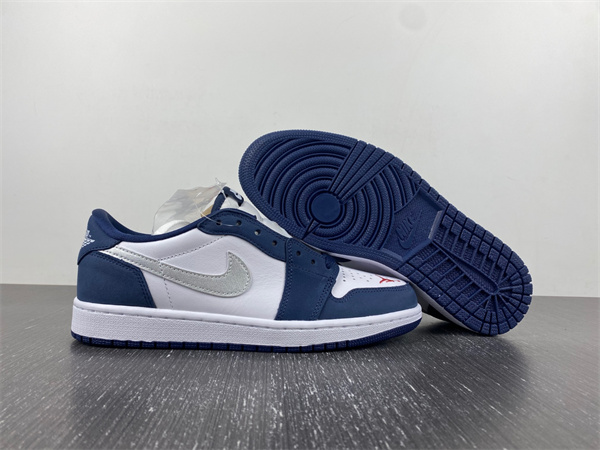 Jordan 1 Low SB Midnight Navy