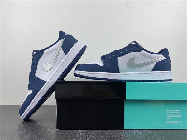Jordan 1 Low SB Midnight Navy