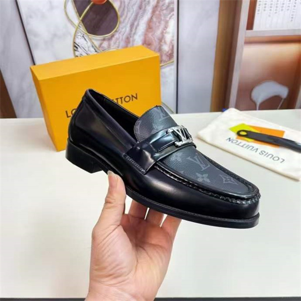 Lv Loafer 047