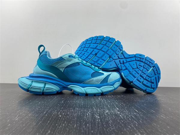 Ba*len*cia*ga 10 3xl 230