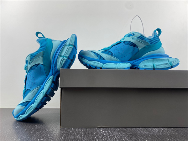 Ba*len*cia*ga 10 3xl 230