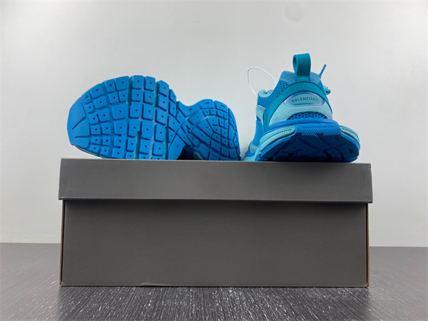 Ba*len*cia*ga 10 3xl 230