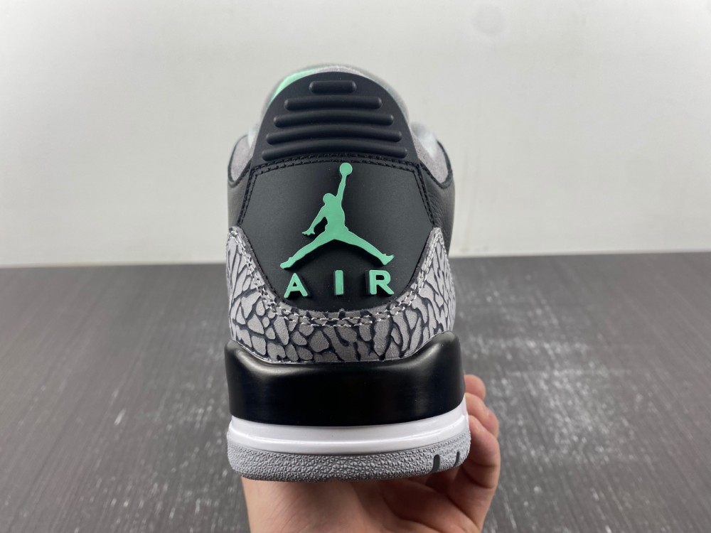 Air Jordan 3 “Green Glow”CT8532-031