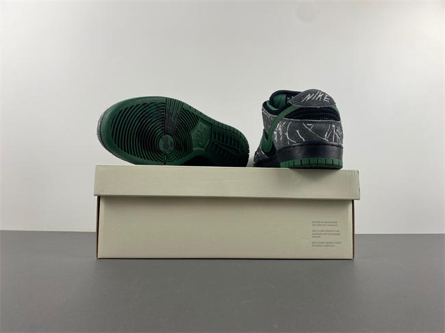 There Skateboards x Nike SB Dunk Low  HF7743-001